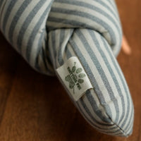 The knot (Squeak toy)