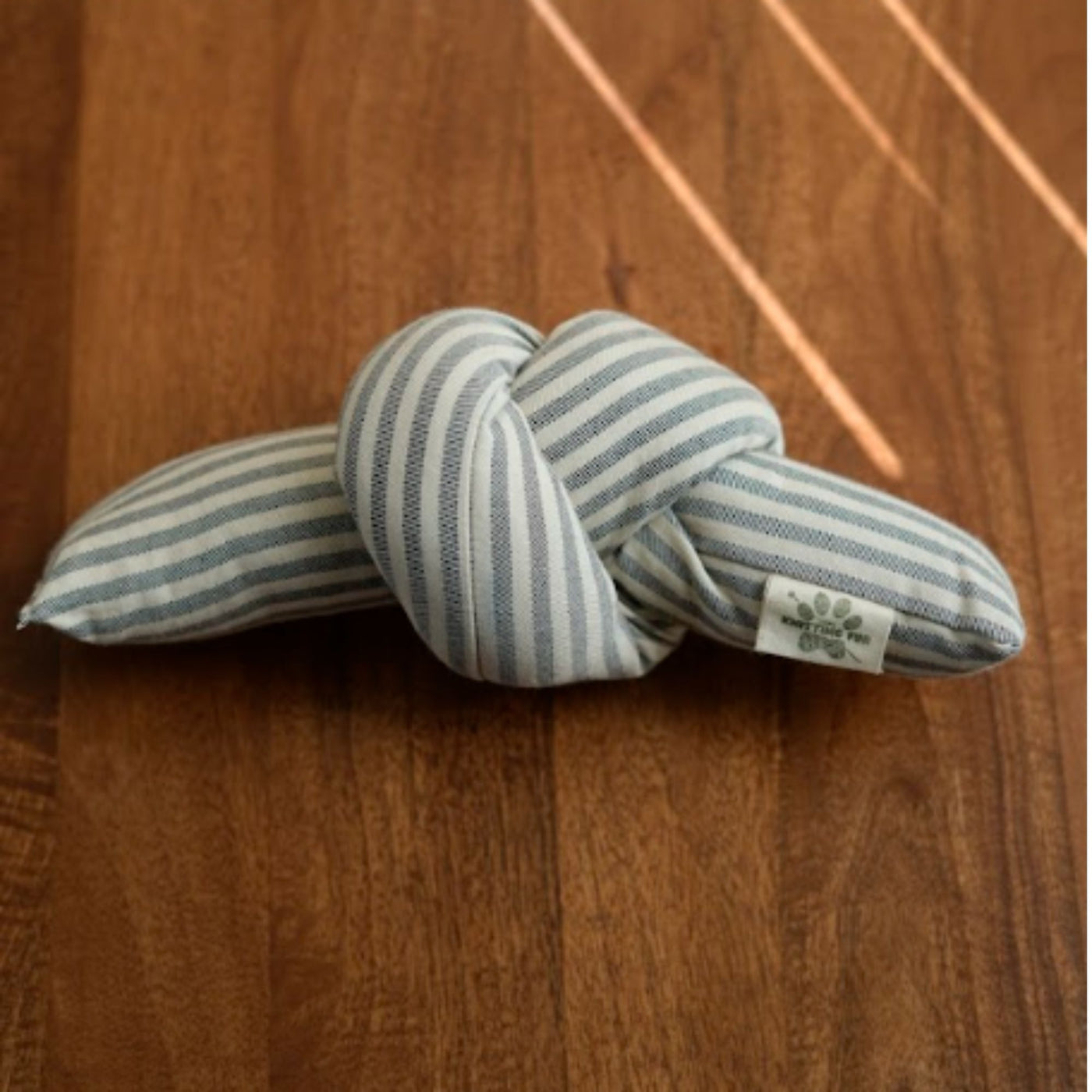 The knot (Squeak toy)