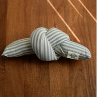 The knot (Squeak toy)