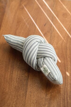 The knot  (Squeak toy)